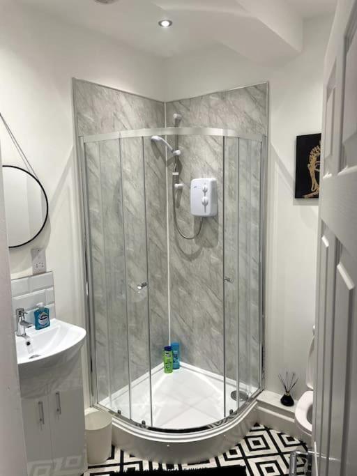 #4Bs 1 Bed Serviced Apartment Дерби Экстерьер фото
