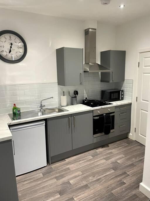 #4Bs 1 Bed Serviced Apartment Дерби Экстерьер фото